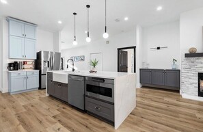 Paper towels - Master suite/ Soaking Tub/ Spacious Kitchen (Bastrop)