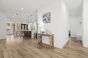 Interior - Master suite/ Soaking Tub/ Spacious Kitchen (Bastrop)