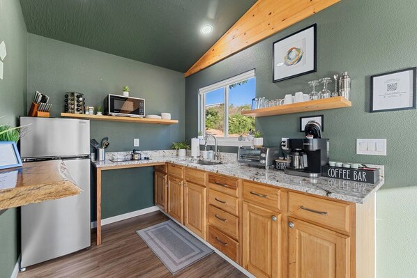 Refrigerador, microondas, horno, placa de cocina