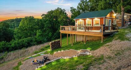 Views! Private Hot tub and Fire Pit! Lux Couple's Retreat