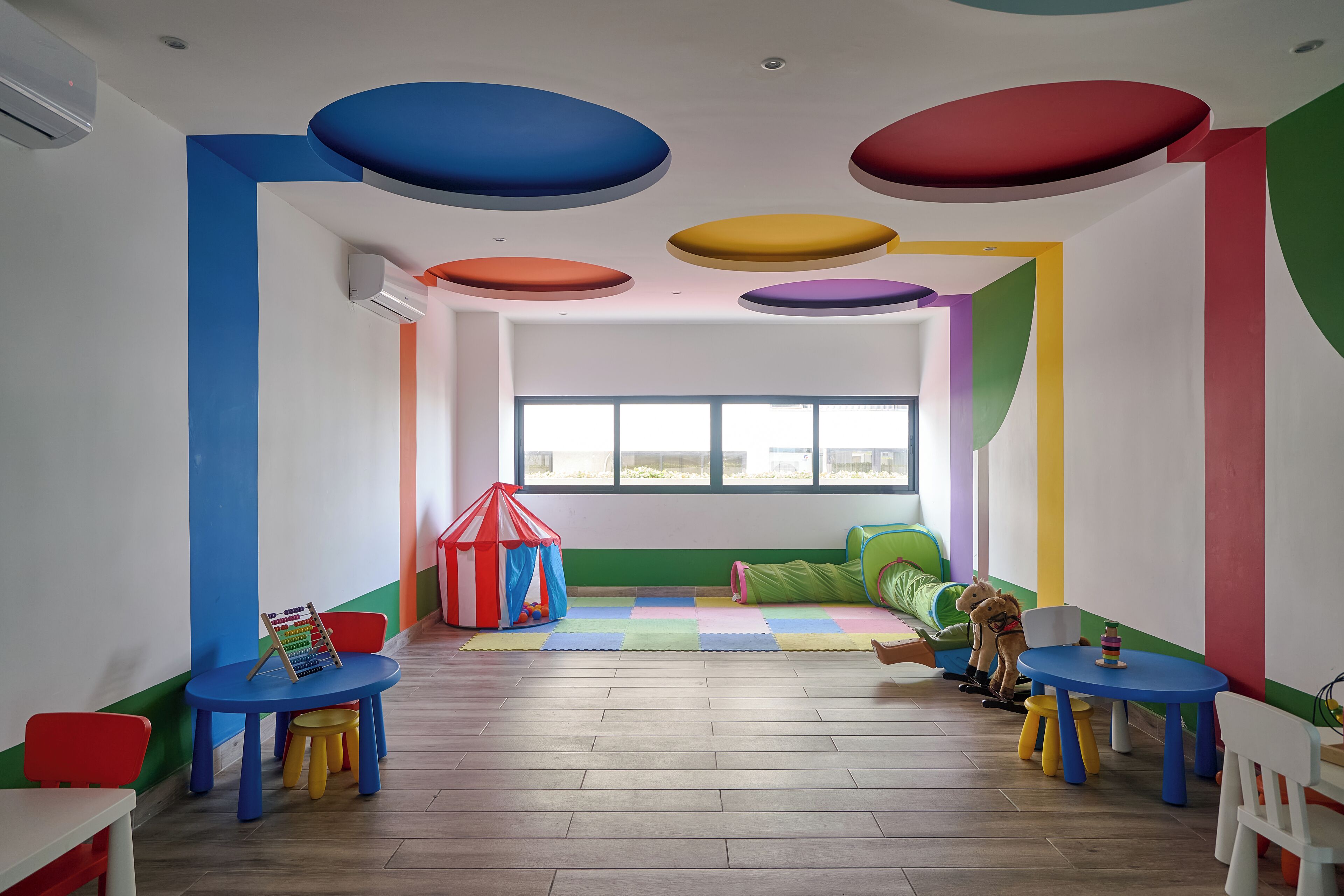 Tempat bermain anak – indoor