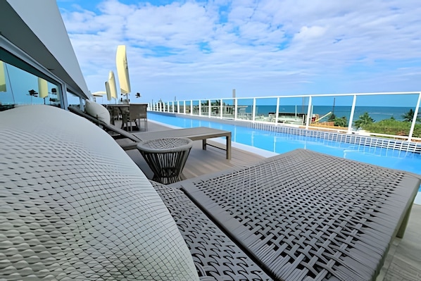 Apartamento Confort | Piscina | Una piscina al aire libre