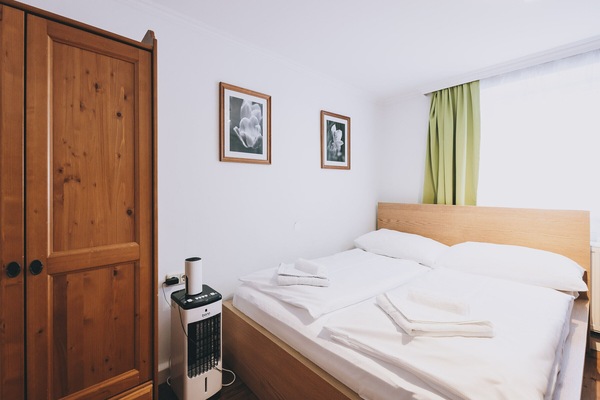 Bedroom in the holiday apartment Areit Apartments by We Rent. Double bed and bunk bed.