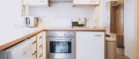 Fridge, microwave, oven, coffee/tea maker