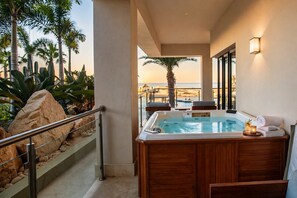 Indoor spa tub
