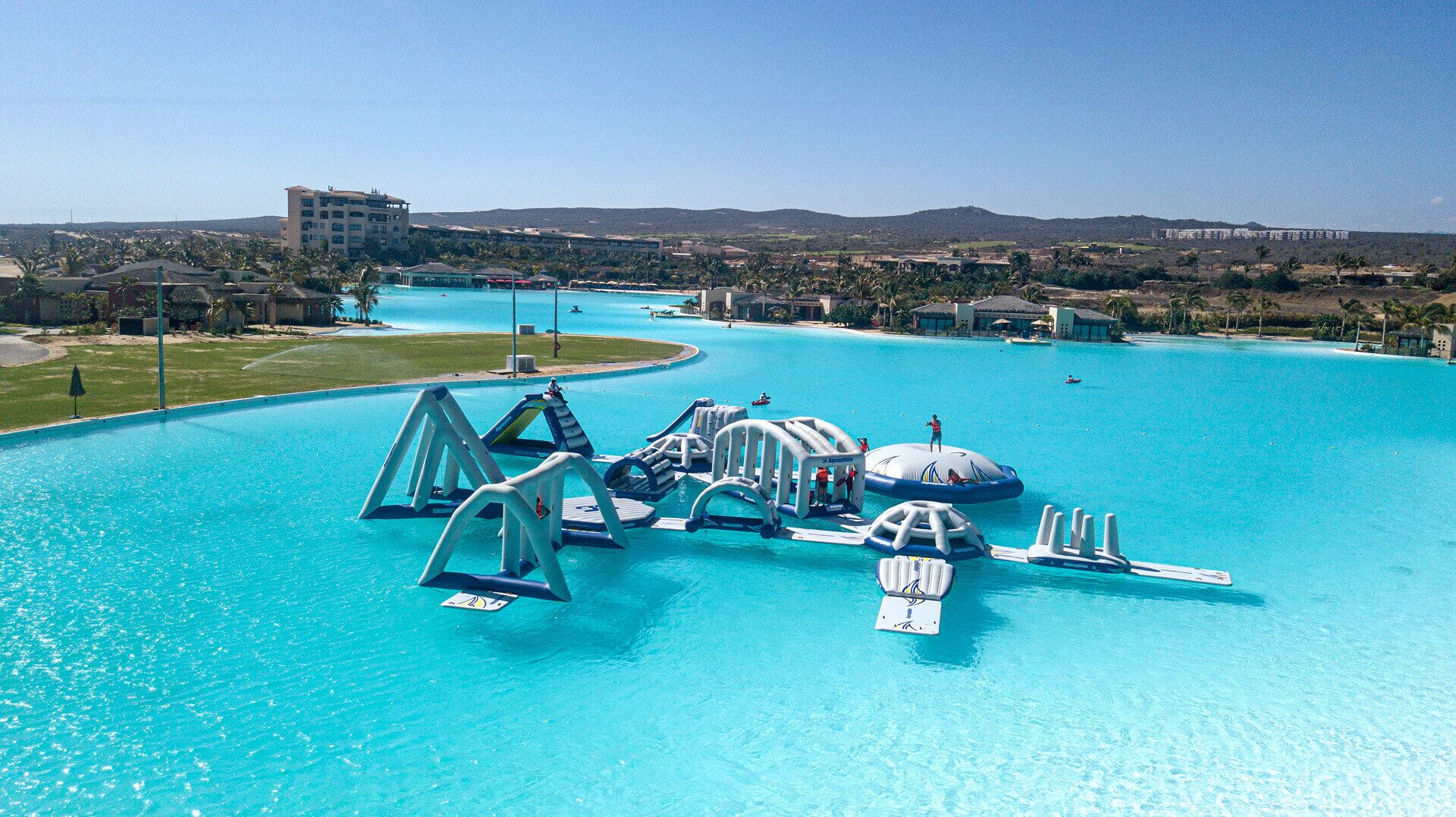 حمّام سباحة مُدفَّأ