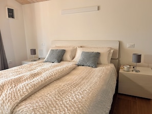 3 slaapkamers, een bureau, een strijkplank/strijkijzer, gratis wifi