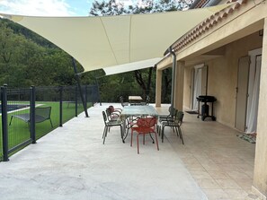 Outdoor dining - Spacious house with private pool on the river. (Chirols)