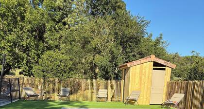 Maison spacieuse avec piscine privée en bord de riviÚre .
