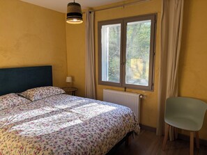 3 chambres, fer et planche à repasser, lit parapluie, Wi-Fi gratuit