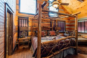 3 bedrooms, iron/ironing board, WiFi, bed sheets - Slippery Rock-Pet Friendly, Luxury Log Cabin Rental on Creek, Outdoor TV over Fireplace, Hot Tub-Western NC (Topton)