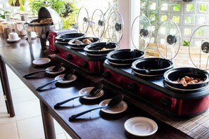 Free daily buffet breakfast  - Pousada Bangalôs Do Pontal (Japaratinga)