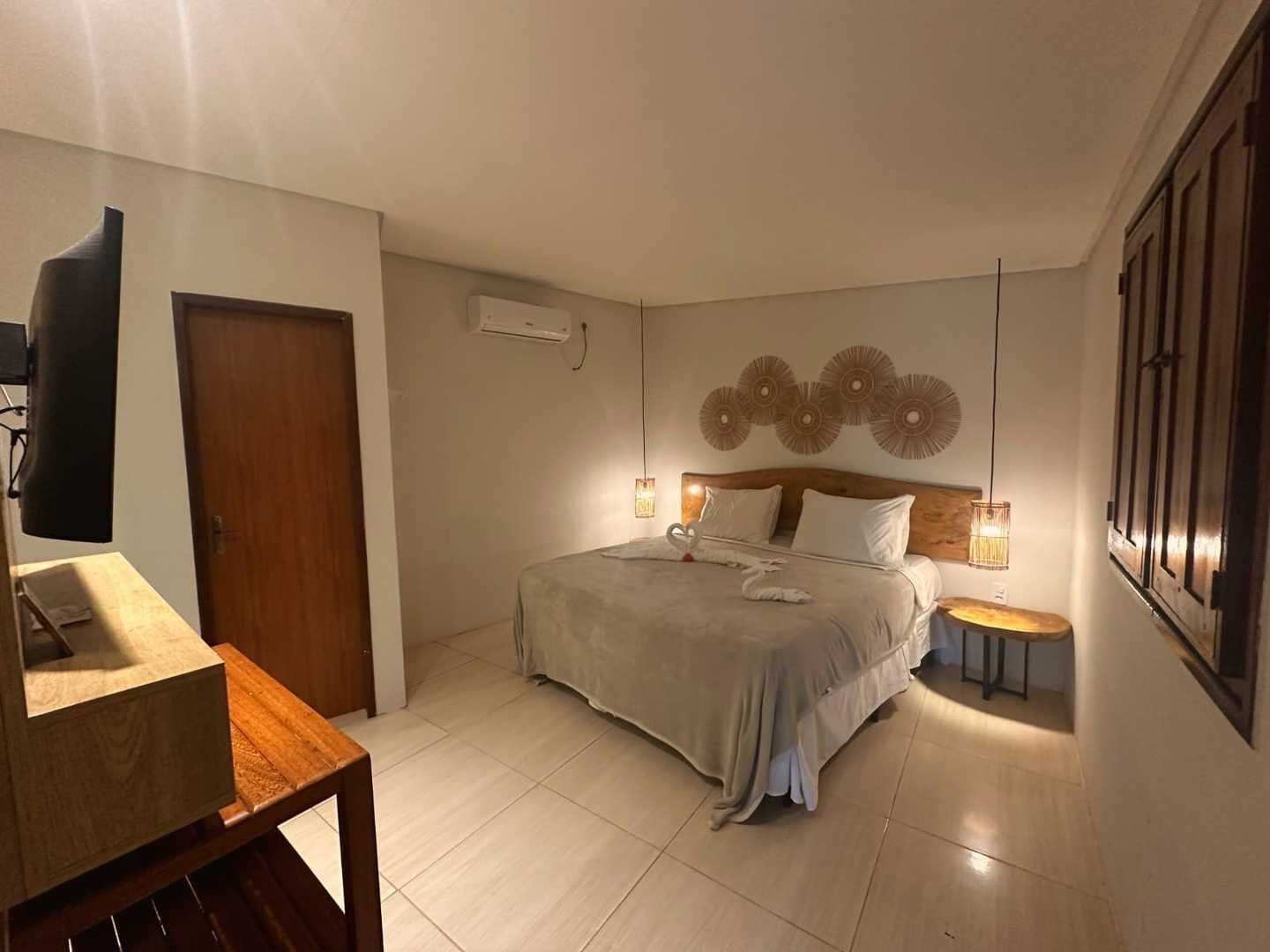 Laptop workspace, free WiFi, bed sheets