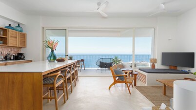 Oceanfront Luxury with Private Pool in Puerto Escondido