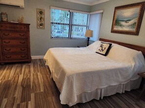 1 soverom, strykejern/-brett, wi-fi (inkludert) og sengetøy