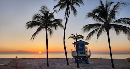 Beachfront with Private Pool ~ 1 Bedroom w/ King Bed & FREE PARKING at the Beach