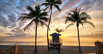 Beachfront with Private Pool ~ 1 Bedroom w/ King Bed & FREE PARKING at the Beach