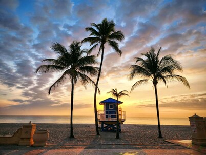 Beachfront with Private Pool ~ 1 Bedroom w/ King Bed & FREE PARKING at the Beach