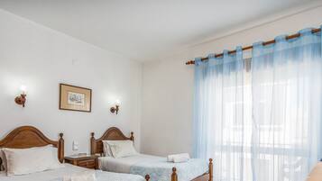 Iron/ironing board, free WiFi