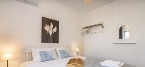 2 makuuhuonetta, silitysrauta/-lauta, ilmainen Wi-Fi, vuodevaatteet