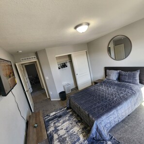 5 bedrooms, iron/ironing board, WiFi, bed sheets