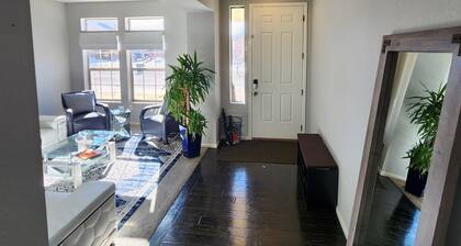 Perfect 6-bedroom house with WiFi in charming Aurora