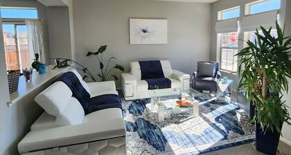 Perfect 6-bedroom house with WiFi in charming Aurora