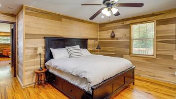 2 bedrooms, iron/ironing board, internet, bed sheets