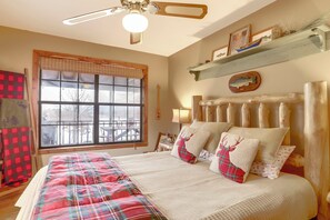 2 bedrooms, iron/ironing board, internet, bed sheets - Deck & Fire Pit: Waterfront Cabin in Greers Ferry! (Greers Ferry)