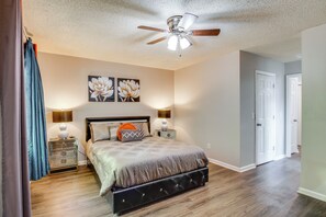 2 bedrooms, desk, iron/ironing board, internet