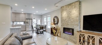 Pets Welcome: Home w/ Deck & Patio in Hockley!