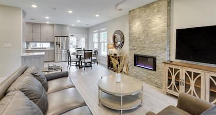 Pets Welcome: Home w/ Deck & Patio in Hockley!