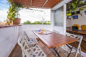 Outdoor dining - Atico Terraza and Barbacoa Park Guell (Barcelona)