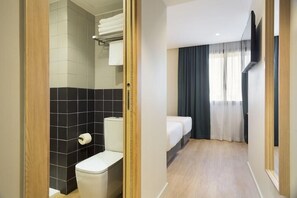 Bathroom - Hotel Climent (Barcelona)