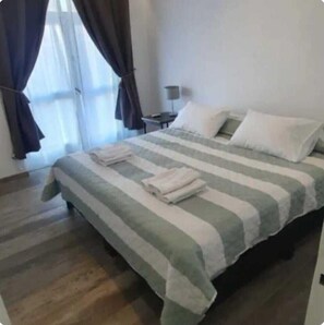 5 bedrooms, desk, iron/ironing board, free WiFi