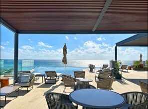 Outdoor dining - Charming 1-bedroom apartment in superb Playa del Carmen with WiFi, AC (Playa del Carmen)
