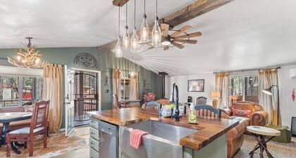 Dog-Friendly Private Pinetop Home / 2 Decks / Blackstone/Fire Pit / Fenced Yard