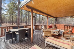 屋外ダイニングエリア