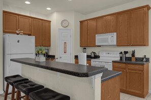 Fridge, microwave, oven, stovetop - 4 Bed 3 Bath South Facing Pool Home with Spa 4986TV (Kissimmee)