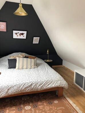 3 soverom, skrivebord, strykejern/-brett og wi-fi (inkludert)