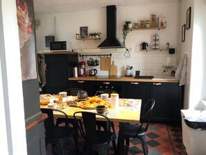 Dining - Our doll's house 2 steps from the shops and 800m from the beach. (Trébeurden)
