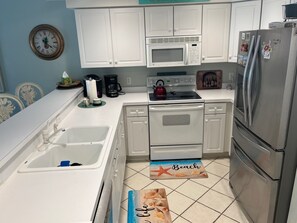 Fridge, microwave, oven, stovetop - Ocean Block Luxury! 3BR/2BA Condo w/ Pool & Balcony – Sleeps 8, Family Friendly (Ocean City)