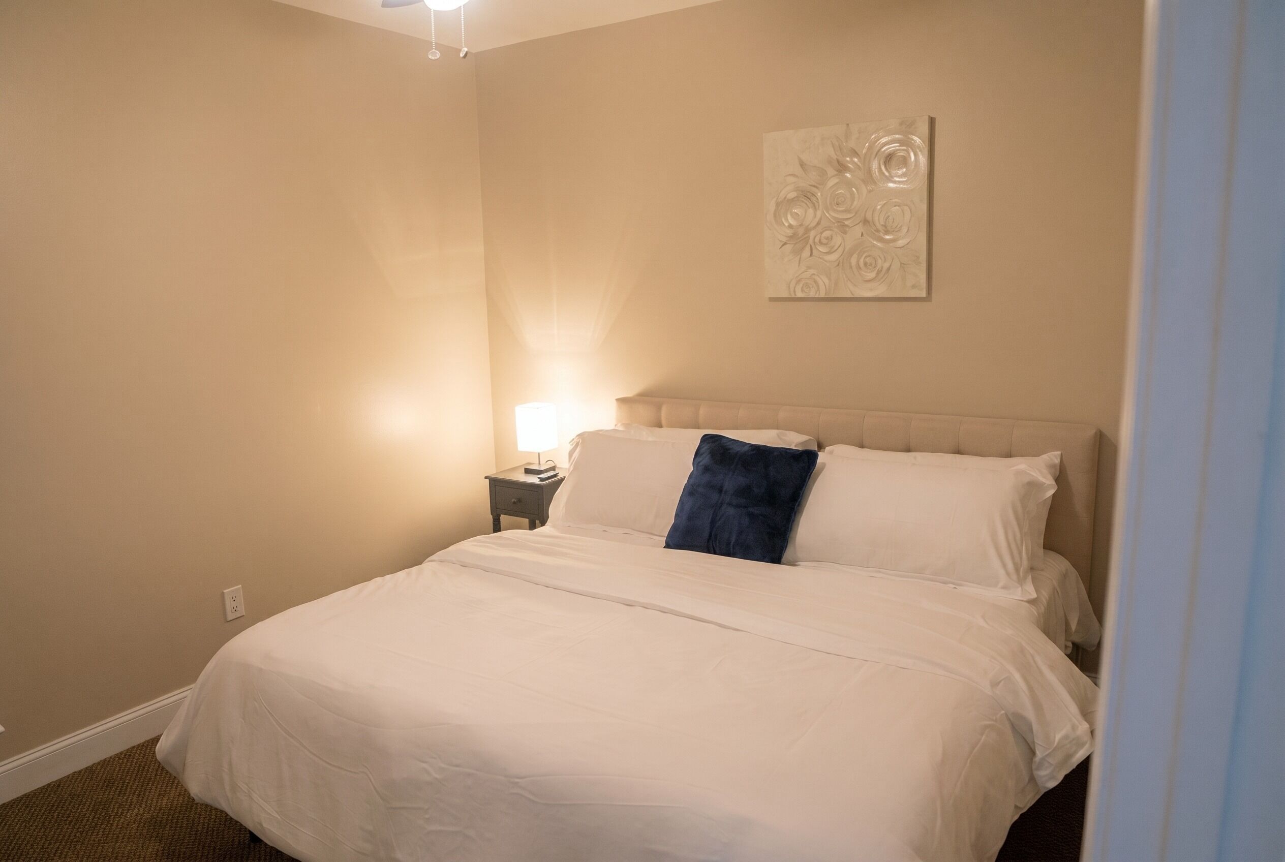 6 bedrooms, iron/ironing board, WiFi, bed sheets