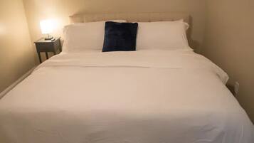 6 bedrooms, iron/ironing board, WiFi, bed sheets