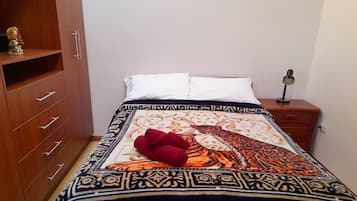 3 makuuhuonetta, silitysrauta/-lauta, vauvan matkasänky, Wi-Fi
