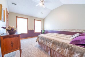 4 bedrooms, desk, iron/ironing board, WiFi