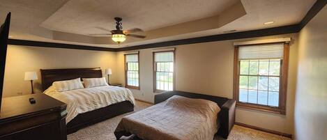 4 bedrooms, desk, iron/ironing board, WiFi