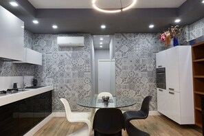 Private kitchen - Roma Vaticano Deluxe Apartment, just steps from the Metro and St. Peter's (Roma)