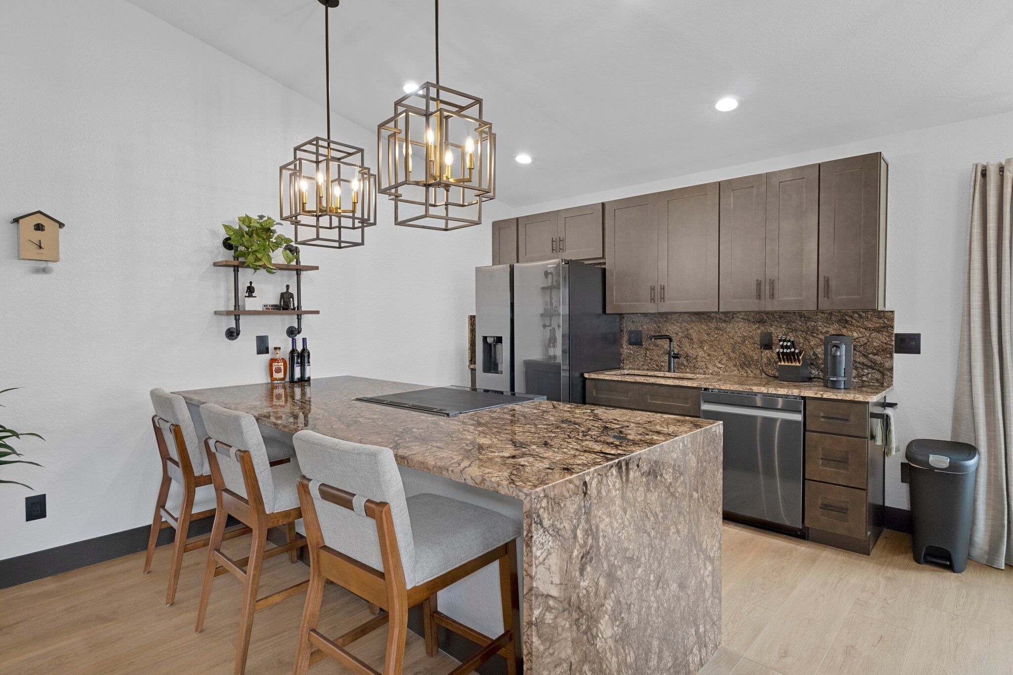 冰箱、微波炉、烤箱、炉灶