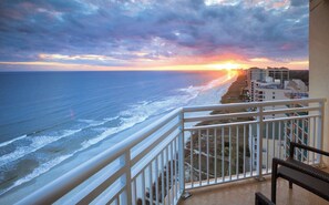 Property grounds - Cozy Tower 4 2BR Suite across the street from North Myrtle Beach (North Myrtle Beach)